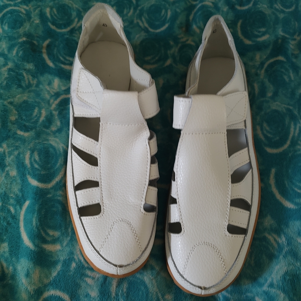 WHITE WOMANS FLATS